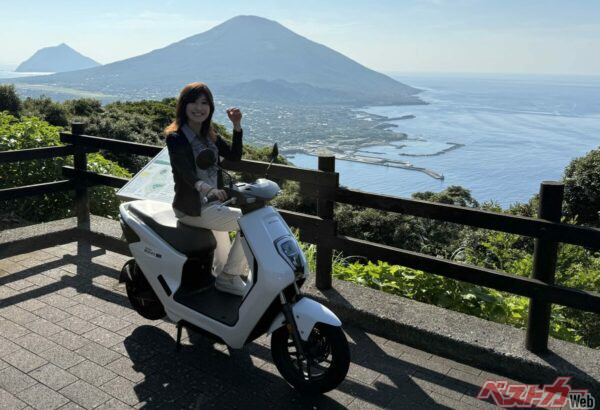 八丈富士と八丈小富士が一緒に見える絶景の登龍峠（のぼりゅうとうげ）で休憩