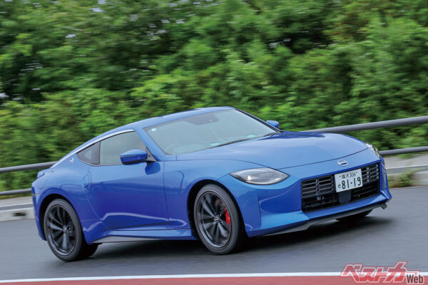 日産 フェアレディZ　2023年8月　2024年モデル発表：新色追加、一部車種にブルー内装設定　2024年11月　2025年モデル発表：SOSコール標準化