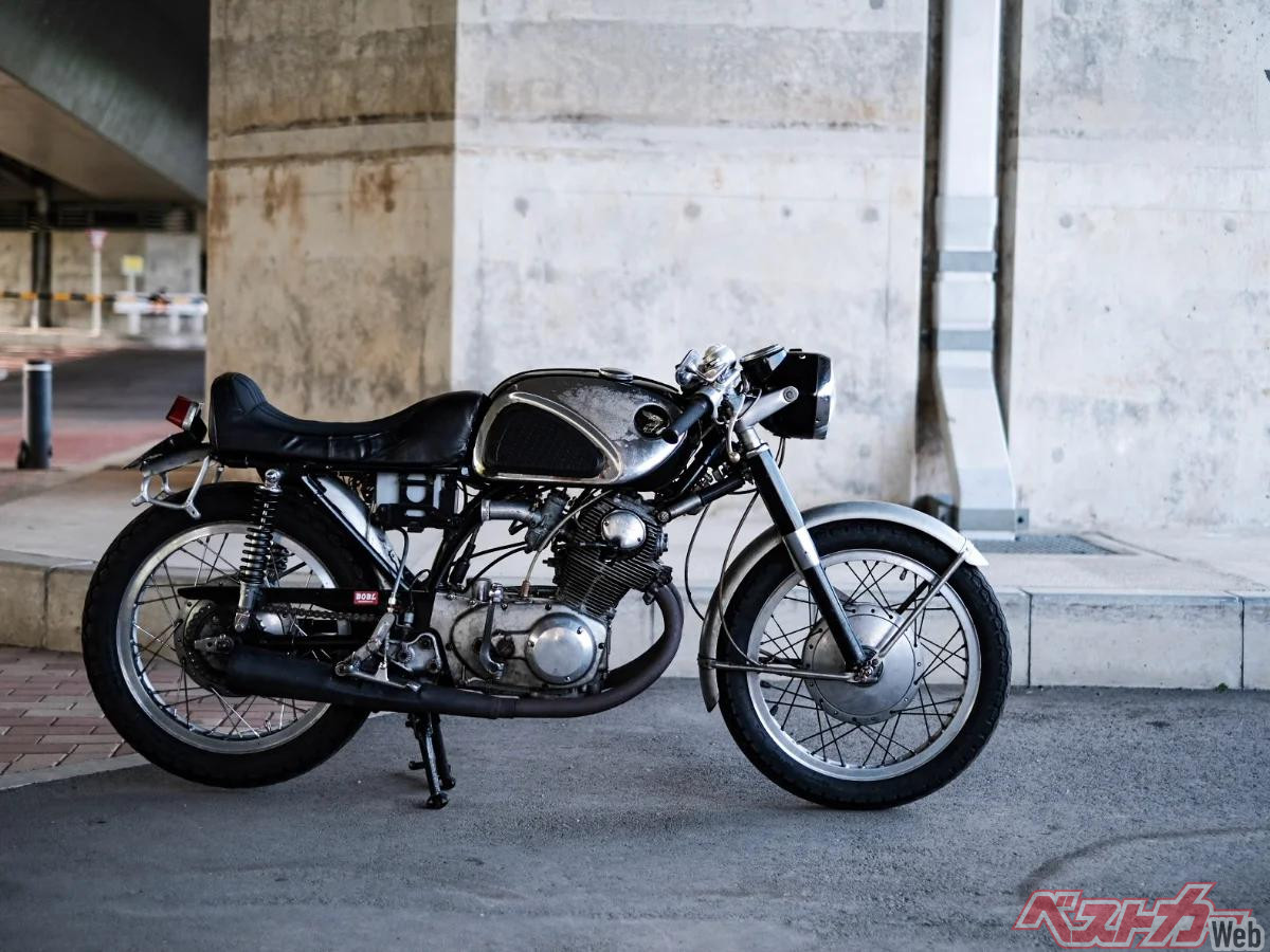 国産旧車マニアの憧れ！レーシーに仕上げた“ナナニィ”HONDA CB72