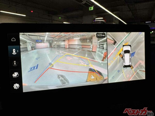 バックカメラはもちろん、上空から撮ったようなアラウンドビューモニターも最高に使いやすい