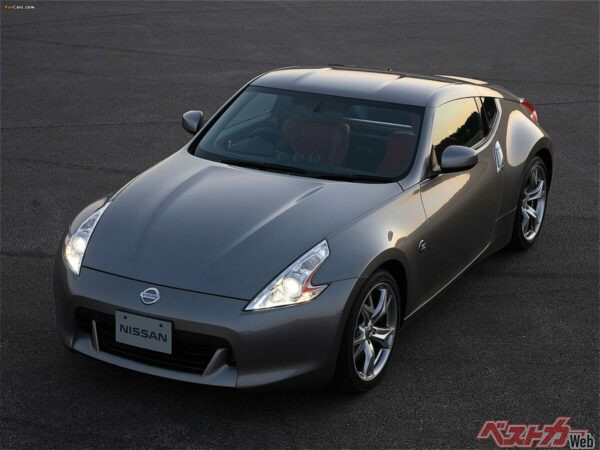 Z34型フェアレディZ。3.7L自然吸気の336ps！