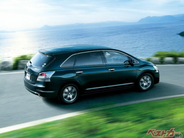 パワーユニットやシャシー、静粛性設計のすべてにおいて、快適な移動体験とドライバーの意図に呼応することを念頭に走りを極めている。静かで快適な移動空間でありながら、走れば応答性の高い「意のまま感」を提供する