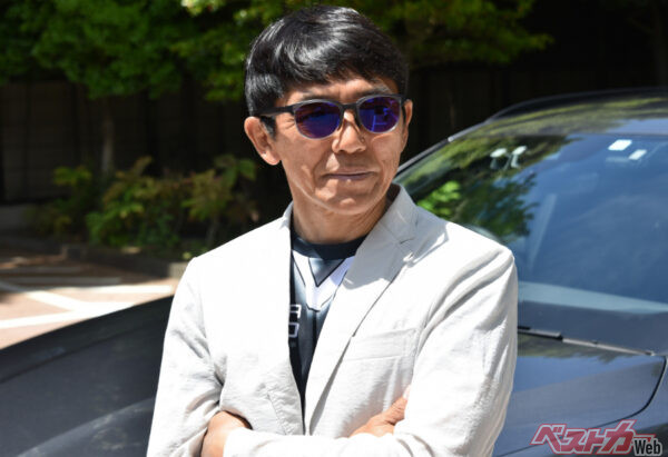 山野哲也氏を監修に迎え、山本光学が約10年にわたり研究・開発したレンズを採用したSWANS「ドライビング・サングラス」。写真はデイリーユースモデルER-2