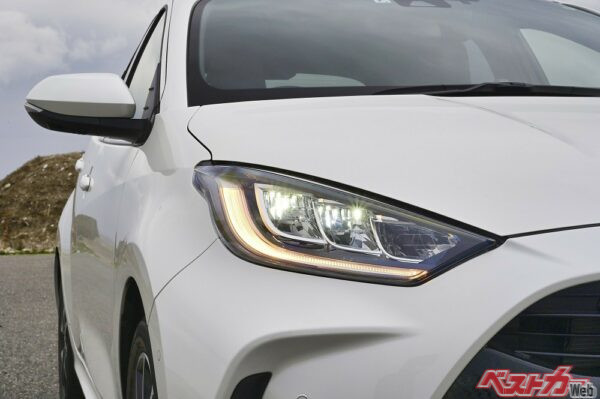 ヤリスに設定されているワンタッチウインカー機能は一度ウインカーレバーを操作すると5秒間点滅する