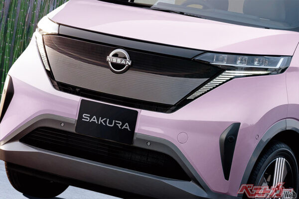 たったの180kmしか走らないBEVがブレイク!!　日本人の需要にドハマりした「日産 サクラ」コスパはどうなの？
