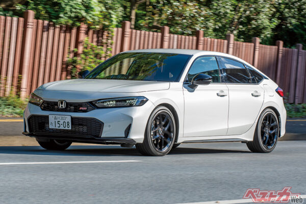 全長4560×全幅1800×全高1415mm、1490kg、2L、直4（141ps/18.6kgm）＋M（前184ps）、24.2km/L（e:HEV EX）