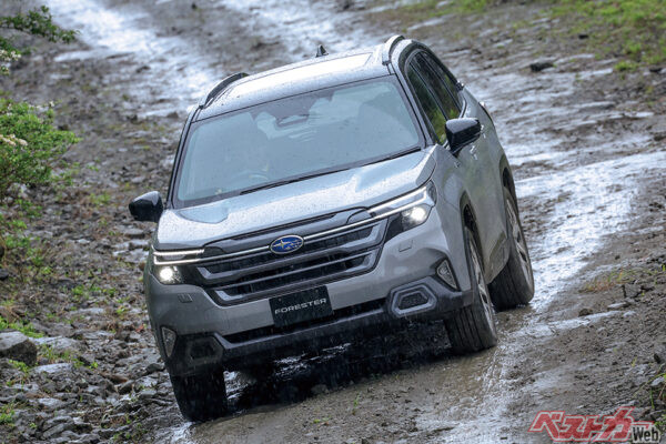 採石場の荒れた道で、乗り心地の進化を感じさせたS:HEV搭載の「Premium」