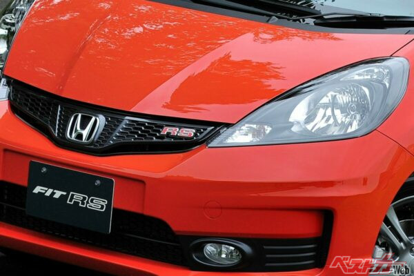 長く乗りたいけど宿敵はライトの変色!!!　でも最近のクルマは黄ばみにくいってホント？