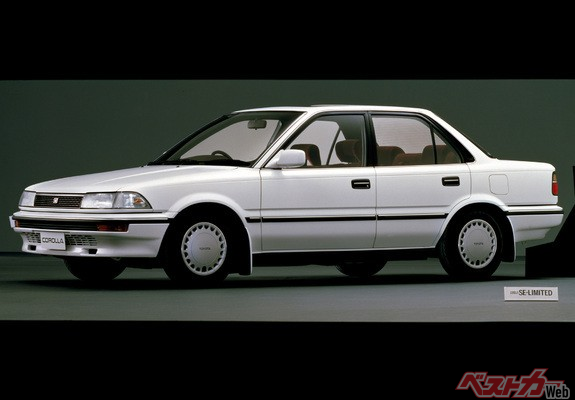 トヨタ 6代目カローラ。高級路線を打ち出した6代目は、バブル景気の追い風も受け大ヒット