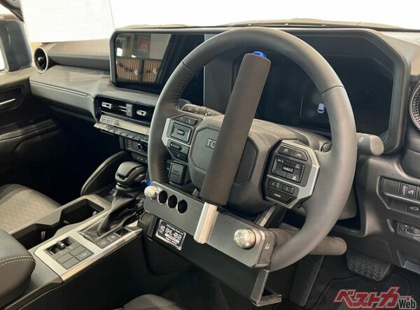 KITACOのハンドルロック。写真はランクル250用