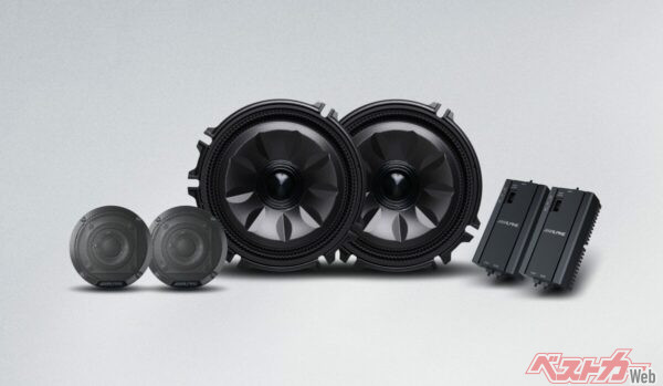 画像左側よりルーフスピーカー、ドアウーファー、付属の専用ネットワーク