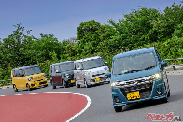 走りのよさではハイトワゴンが一歩リード。全高を低く抑えているぶん、重心が下がって走りに良い影響を与えている