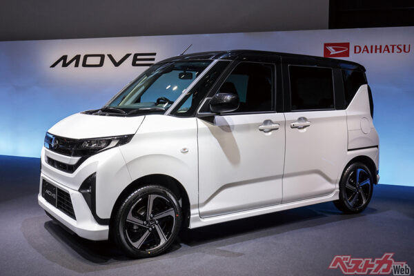 2025年6月登場の7代目ダイハツ ムーヴ。全高を1700mm未満に抑えながらスライドドアを採用