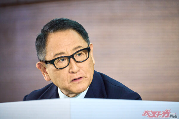 新たなグループビジョンを掲げた豊田会長（2024年1月）。しかし同年6月の株主総会における豊田会長への株主の評価は非常に厳しいものとなった