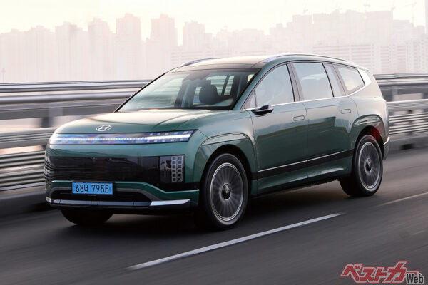 ヒョンデ アイオニック9。未来的なフロントマスクデザインとブリスターフェンダーが特徴的なラージSUV