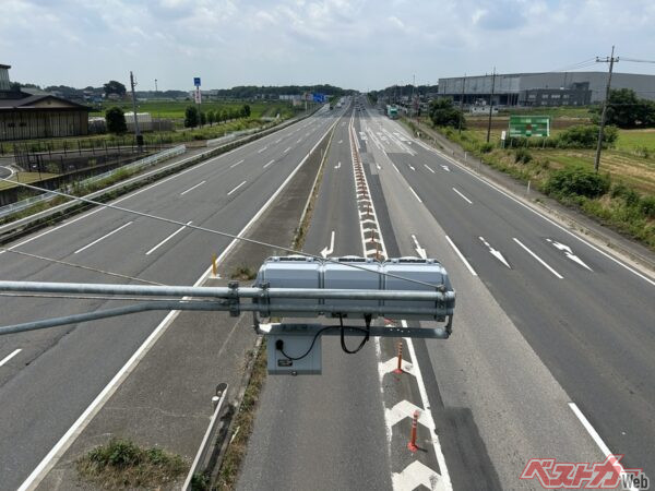 新4号国道は関東の“日本版アウトバーン”!?　クルマ好きを虜にする快速路の魅力と注意点