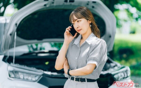 ケガ人の救助や応急処置、警察の事故処理が終わったら出発店舗に連絡する必要があります。事故直後にどうすればいいかわからない場合は、最初に店舗に連絡しましょう