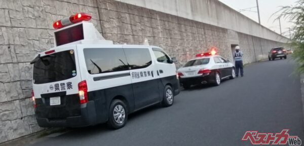 ケガ人の救助や応急処置が終わった後は、警察に連絡して事故処理を行う必要があります。事故の原因が誰にあるかを明確にし、あとで揉めることがないようにしましょう