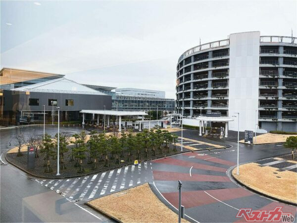 今のところ国際線のP5駐車場は料金据え置きとのこと（Tipstour@Adobestock）