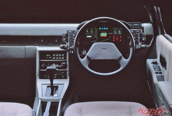 サテライトスイッチといえばいすゞ ピアッツァを避けることはできない。これが驚異の27個スイッチだ