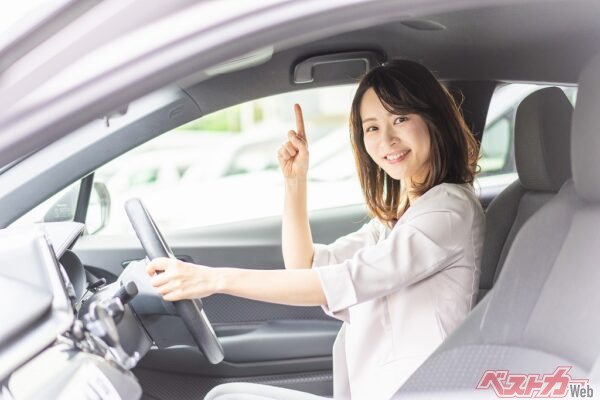 ウインカーを3秒間点灯させれば、より周囲に自車のこれからの行動を認知してもらう時間が長くなり、点灯させている間にさらに安全確認をすることで、運転の安全レベルを1段階、2段階と底上げすることができる(PHOTO:Adobe Stock_maroke)