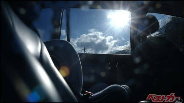 日々猛暑が続くがサンシェードありでもなしでもサウナ状態!?（Flower images＠Adobe Stock）