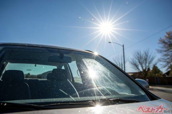真夏の車内は高いところでは80度に達するほど、灼熱となる。そのため夏場は抜いておいたほうがいいかも（PHOTO：Adobe Stock_Jason）