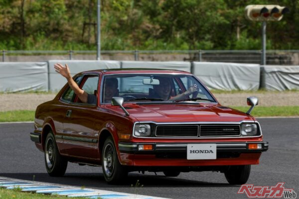 「ベルノ店」発足と同時に同店の専売車種として登場、日本車初の電動サンルーフを装着して話題となった。FFで4人乗り、全長は4090mm、車重890kg