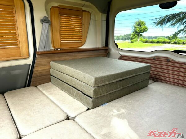 収納時はタテヨコ60cm、高さ16.5cm程度にできる