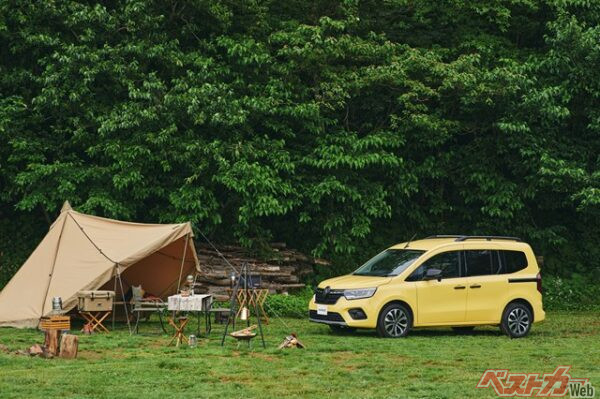 輸入車ミニバンでトップクラスの低燃費を実現。郊外モードでは19.7km/L、高速道路モードでは21.5km/Lを達成