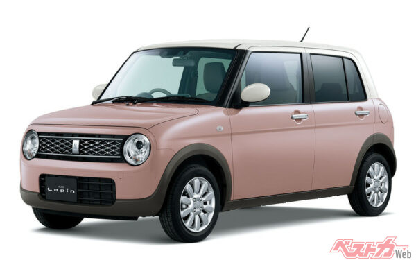 一部改良前のラパン。よく見るとグリル形状が違う