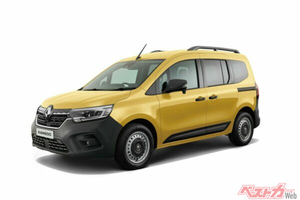 マイナーチェンジ前のカングー。他カラーはバンパー・ボディ同色だったが、黄色のみ黒バンパーだった