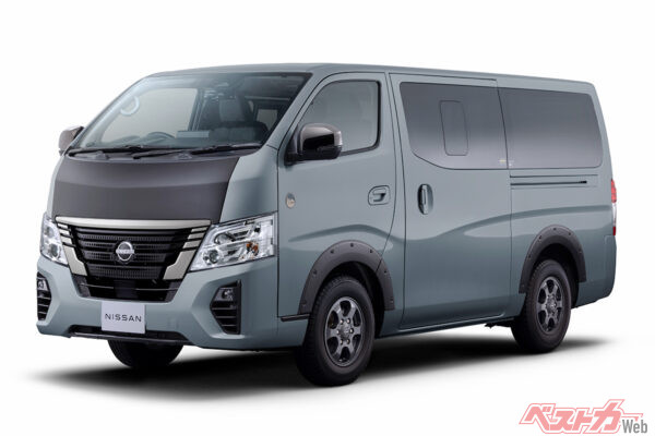 こちらがキャラバンSOTOSASOBIパッケージ。純正状態でこれならタイヤをオープンカントリーにしたら最高にかっこいい