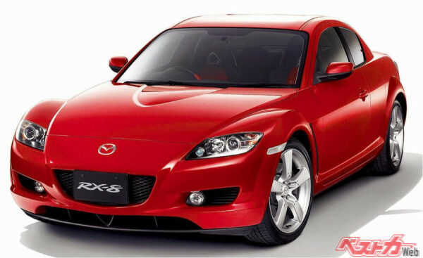 2003年に登場した4ドアスポーツRX-8（前期型）