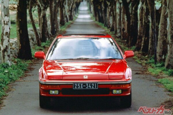 スポーツカー並みの運動性能とサルーン並みの快適性能を兼ね備えたモデルとして高い人気を誇ったプレリュード（3代目）