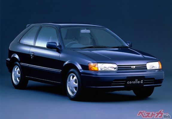 トヨタ 4代目カローラII。昭和・平成とクルマの勢いを感じる曲が目白押しだったが、令和では果たしてどうだろうか