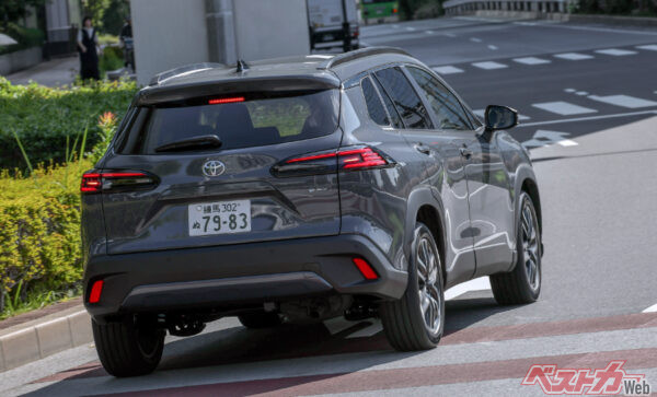 リアコンビランプのデザインも変更となり、リアアンダーガーニッシュも搭載。後ろ姿もイケてる!