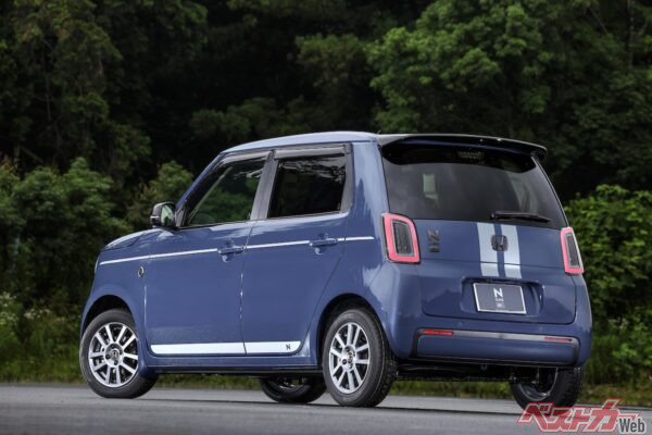 デカールはリアまであるぞ