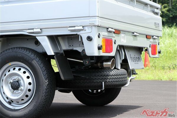 軽トラとは思えないスポーティなサウンドが響く！