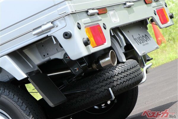 キャリイトラックのサウンドが激変!!　軽トラカスタムに欠かせない車検対応マフラー登場!!!
