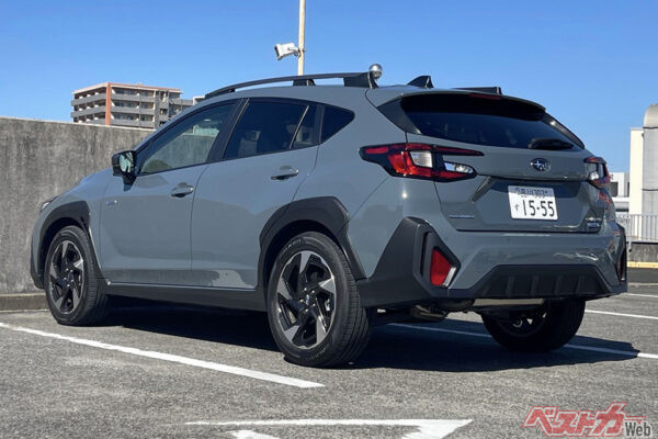 スバル クロストレック。現行モデルだが、中古なら300万円以下で買える。見た目のオフロード感がイイ