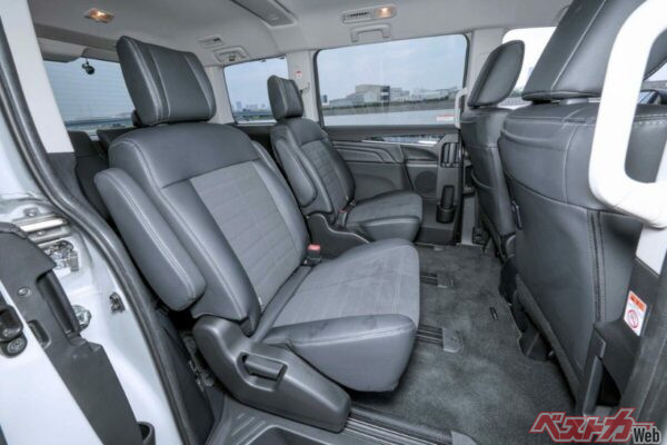 7~8名乗車が可能なデリカD:5。残存価値も高く、子どもが小さい時だけでなく大きくなってからでも対応できる懐の深さから、乗り継ぐユーザーも多い