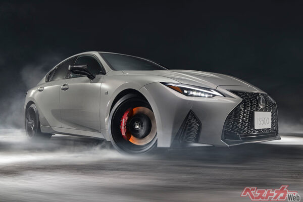 レクサス IS500“Climax Edition”。500台限定で、事実上IS500の最終モデル。ブレンボ製6ポッドキャリパー＆φ380mm大径ローターなどを装備。950万円は案外お買い得だ