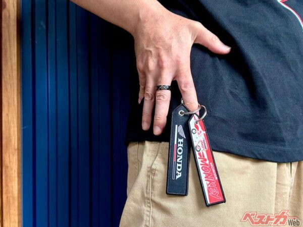 レーシングコアファッションの流行もあってさりげなく忍ばせるにGOODなデザイン