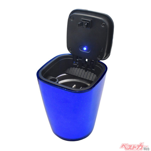 もう車内が汚れない!!　LEDで灰も火種もしっかり落とす!!　喫煙者歓喜の車載用灰皿登場！