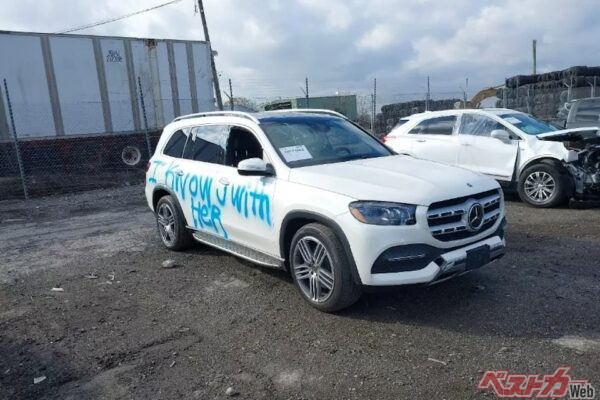 名前は衝撃の「浮気野郎スペシャル」 アメリカの事故車専門オークションがとにかくスゴい、、、