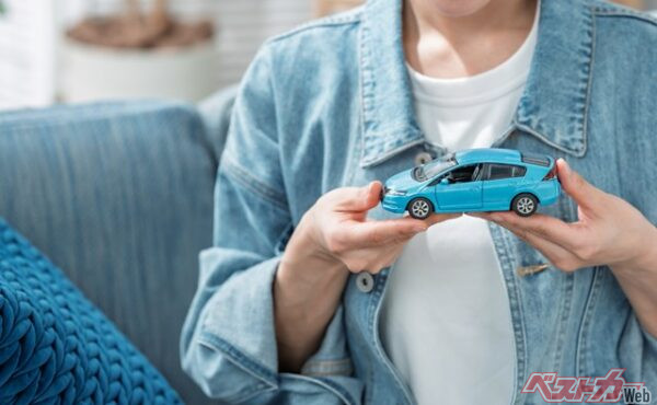 EVが増えてくるからこそこれまでの中古車判断のままでいいというわけにはいかない（naka＠Adobe Stock）