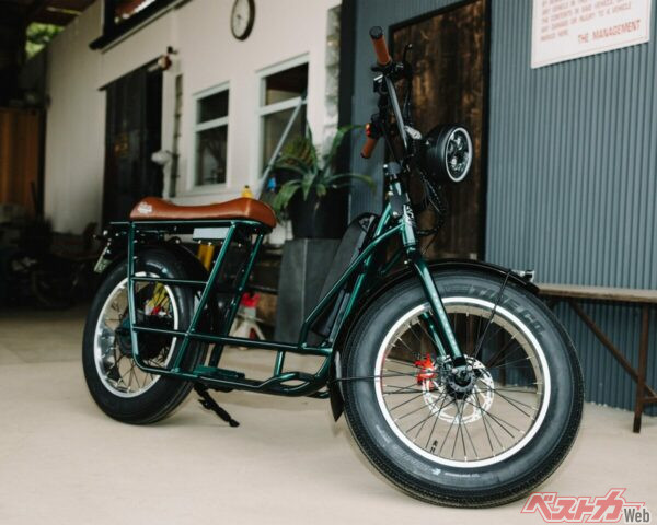 クルマに積んでレジャー地で遊べる!?　ホンダ シティやモトコンポ気分になれる電動スクーター！　