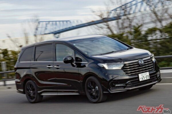 対応するのは最新モデルの「RC5-100／RC5-110」。ぜひ、ロールカーテンシェードの設定がない他のモデルへの展開も期待したいアイテムだ