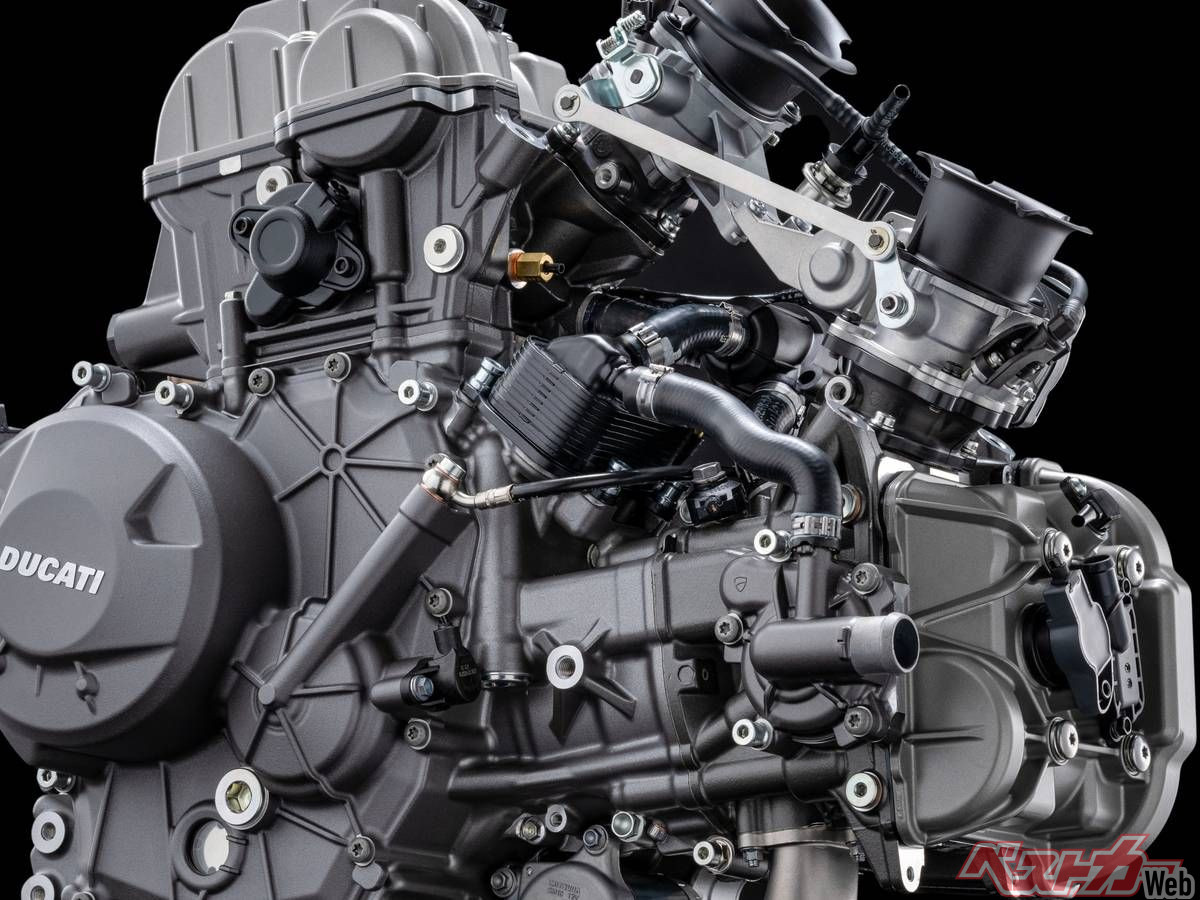 ドゥカティ史上最軽量の54.5kgに仕立てられた「V2」エンジンは、新しい